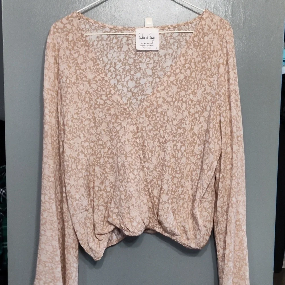 Anthropologie Sadie & Sage long Bell sleeves v-neck floral pattern size small